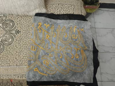 قطعه مخمليه اسود مطرزه تطريز بارز دهبي