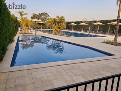 Ground Apartment for Sale in Courtyard - 179 SQM + 200 SQM Garden -  Prime Location