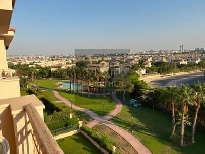 شقة فاخرة للبيع  كمبوند جرينز  زايد  197م  الدور 4  دبل فيو بحري | إطلالة على البحيرة واللاندسكيب