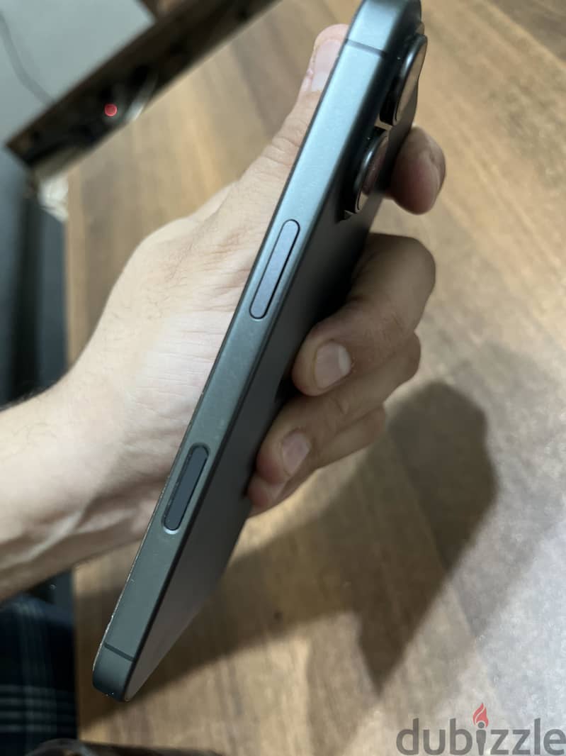 Apple - iPhone 17 4