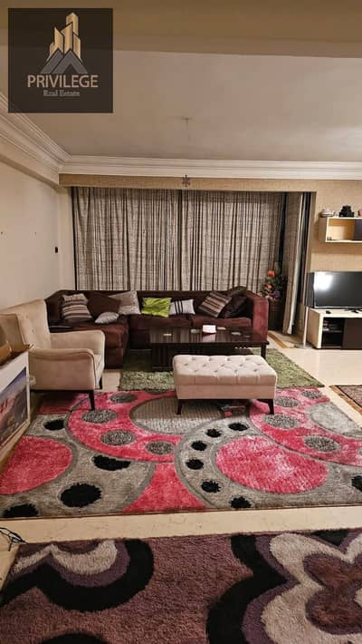 Furnished apartment for rent in New Maadi, second number from Nasr Street, two bedrooms, bathroom, and reception area, 4 pieces, 3 air conditioners, fully equipped.