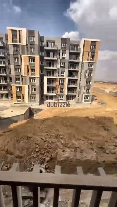 شقة للبيع بكمبوند هاب تاون حسن علام مدينه المستقبل  مرحلة بارك فيو  دور ثاني  المساحه 138 م  2 غرفة  2 حمام  رسيبشن  نصف تشطيب  استلام فورى  بحرى