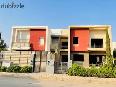 Modern Quad Villa for Sale in VG5 Madinaty – North-Facing (Bahary), Very Close to Services, Prime Location Next to the Food Court