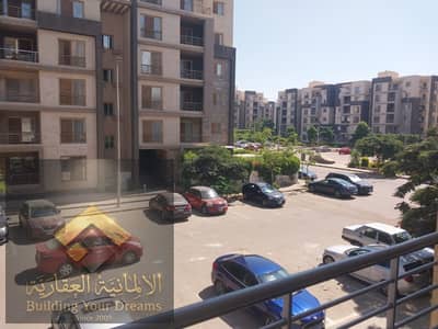 للبيع في جنة القاهرة الجديدة فرصة مميزة جدًا  امتلك شقتك في واحد من أفضل مواقع جنة القاهرة الجديدة، دور تاني مميز بموقع ممتاز وقريب من جميع الخدمات والمواصلات، وقريبة جدًا من كمبوند ميفيدا والهيد بارك وآخر شارع التسعين. الشقة تتميز بفيو كويس وموقع هادئ وم