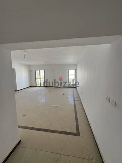 شقة سكن مصر الشروق مميزة بحري امامي - 130m