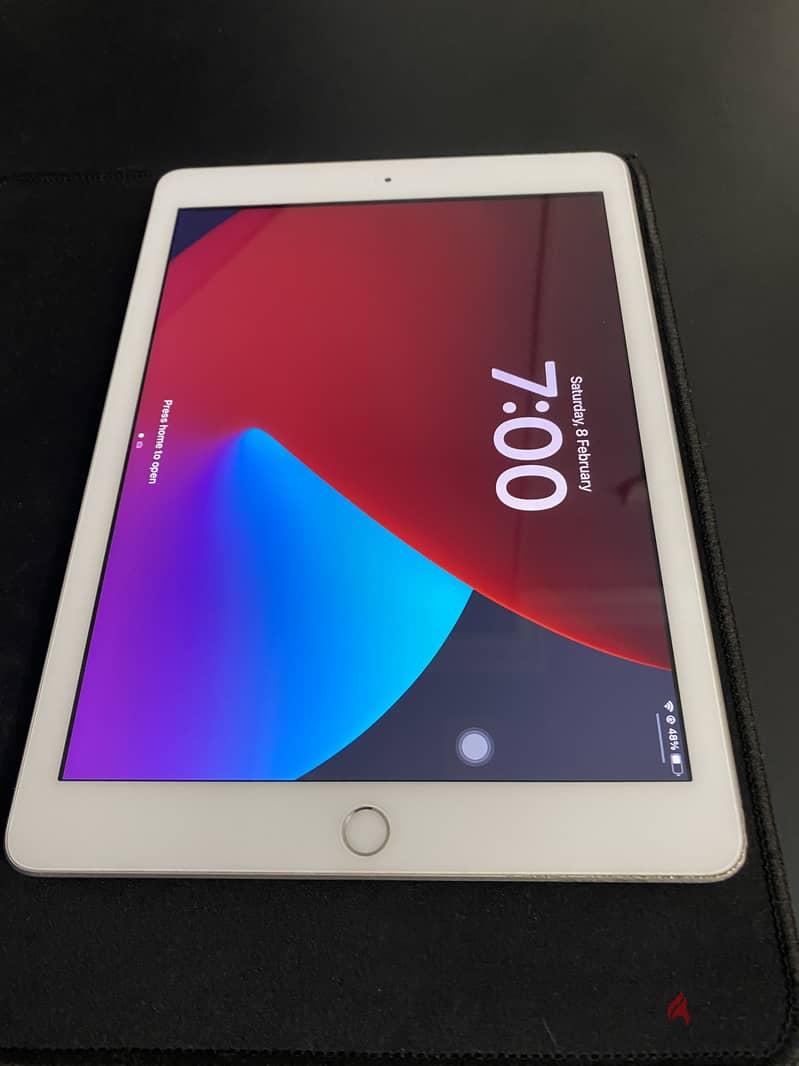 Ipad 6th generation 32GB 3