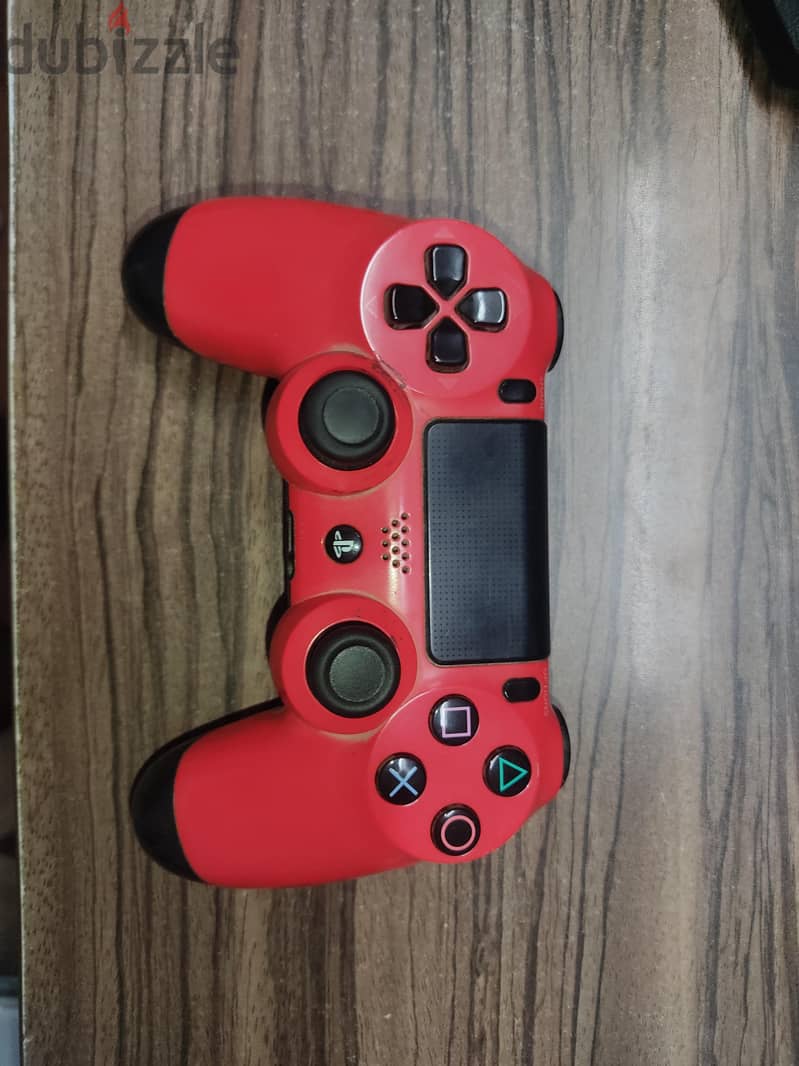 2 PS4 controllers 2