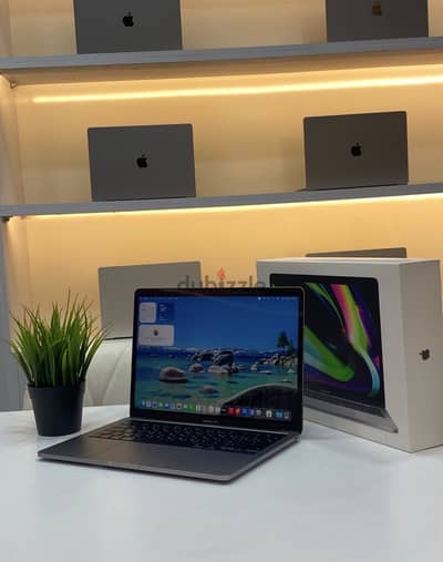 Macbook Pro M2 2022 بكرتونته وعربي انجليزي