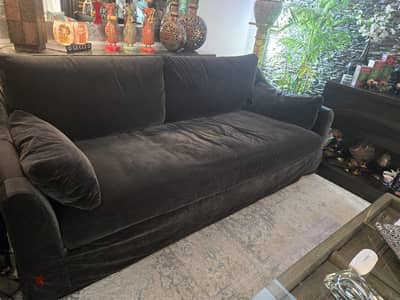 Selling off home furniture to travel