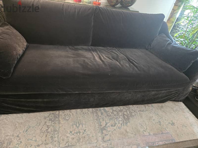 2 sofas + 2 television screens 1