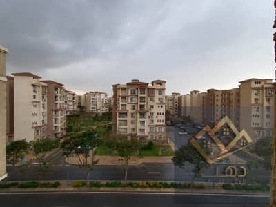 للبيع في مدينتي شقة 140م B2 فيو شارع رئيسي دور خامس قبل الاخير بحري بلوكيشن ممتاز خطوات من نادي مدينتي و خطوات من المسجد و الماركت و الخدمات في مدينتي القاهرة الجديدة