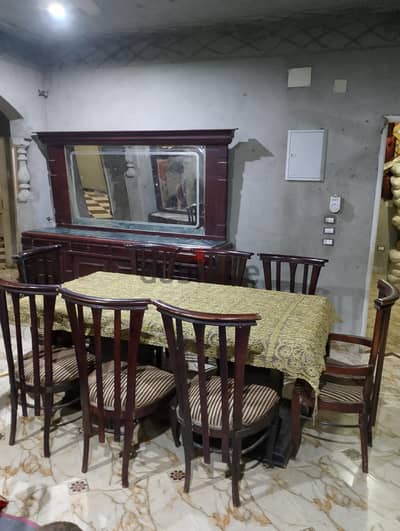 سفره ٨كراسي وبوفيه بحالة معقولة سفره ٨كراسي وبوفيه بحالة معقولة