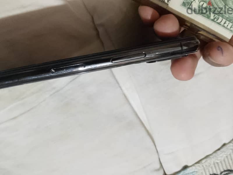 Apple - iPhone X 4