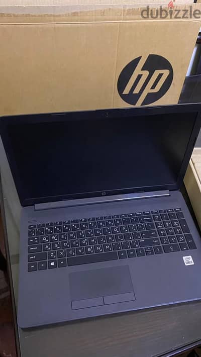 لاب توب hp كسر زيرو. . إستعمال ساعات. . بالكرتونة