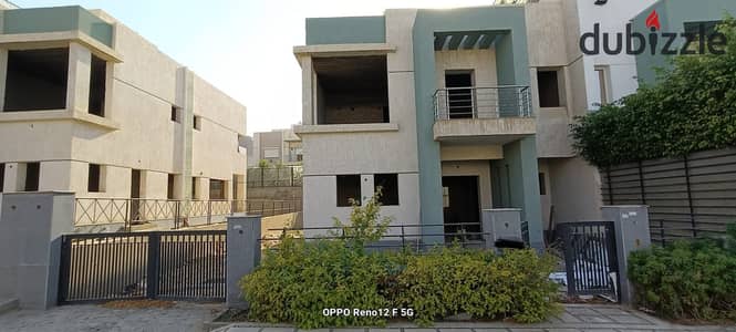 فيلا للبيع في مدينتي نموذج J مودرن توين هاوس بدون تشطيب، مقسمة إلى 3 أدوار، بموقع مميز بالقرب من الخدمات والمناطق الحيوية، فرصة ممتازة للسكن والاستثما