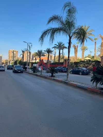 محل تجاري للإيجار في مدينة نصر، 730م أمام الحديقة الدولية، امتداد عباس العقاد، مرخص تجاري، سوبر لوكس، واجهة مميزة ومناسب للمطاعم والكافيهات.