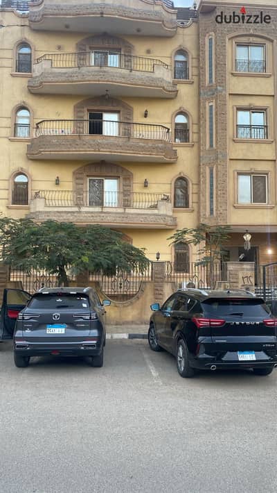 Hot opportiunty price&a tremendous investment/residential opportunity4 a quick sale A prime 374m apartment in Beverly Hills(Phase2)SODIC Sheikh Zayed