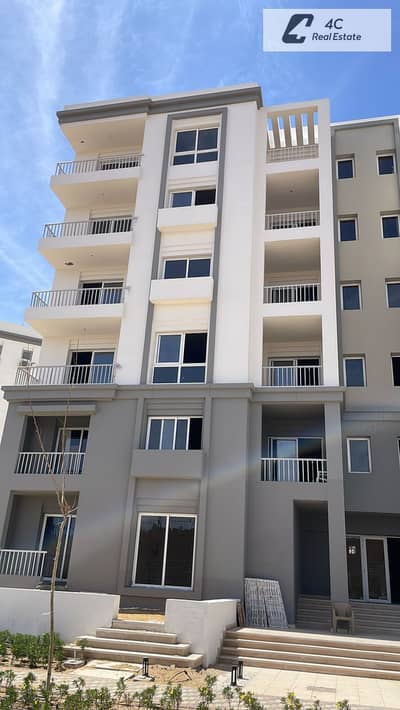 شقه استلام فوري للبيع بلتقسيط - فيو مميز - تقسيمه ممتازه- سعر لا يقارن - FOR SALE IN HYDE PARK NEW CAIRO