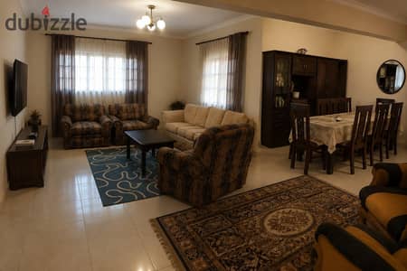 Chic villa in an upscale villa area behind Mirage Hotel and Jw Marriott, steps from Suez Road and the Ring Road, behind Kempinski Hotel, furnished apartment, air-conditioned, 220m fully equipped, super lux, close to the first gathering stop