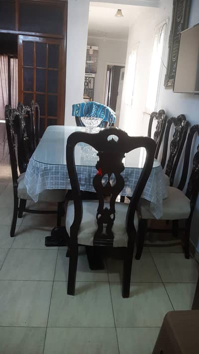 سفرة ٨ كراسي بالزجاج