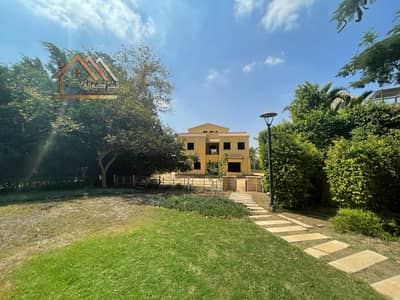 Villa for sale in Madinaty model V in a very special location next to the mosque and the golf club