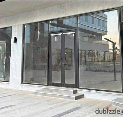 Shop for Sale on South 90th Street – Prime Location on a Major Main Road Serving the Largest Villa Area in New Cairo, Near the Hospital and Banking &