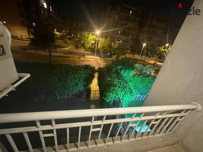 استلام فوري شقة للبيع بالتقسيط 78م بB12 موقعها مميز بجوار الخدمات والكرافت زون madinaty