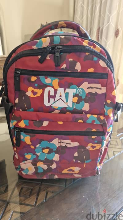 شنطة ضهر كاتربيلر الاصليه cat ترولى بالجرار بحالة ممتازه