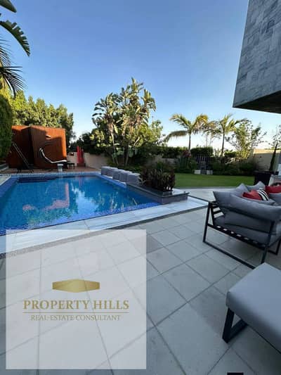 Villa for sale 315 meters beside the International Medical Center in a compound of an Emirati company with comprehensive services and facilities for installments at its original price from two years ago.