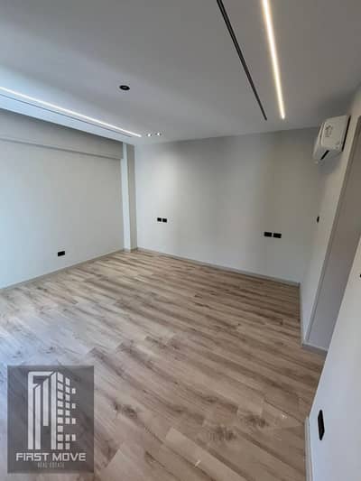 Ready-to-move-in fully finished apartment for sale in Mayan Compound, Fifth Settlement. Immediate delivery, 98 sqm, 2 bedrooms, near Al-Rehab, Suez Road, and the American University. Available in cash.