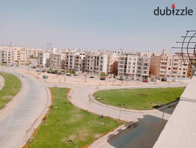 فرصة سكنية فاخرة  للبيع شقه ٤٠٠ م - روف بمساحة شقة في قلب التجمع الخامس