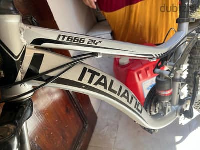 Italiano IT666 مقاس 24 بوصة (مجهزة بياي/مساعد خلفي وسرعات). العج
