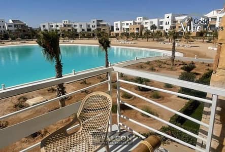 شاليه 102م vip للبيع فى سوان ليك الجونه حسن حلام تشطيب فاخر بالتكييفات والمطبخ دايركت عاللاجون واستلام قريب بأفضل سعر مستوحى من الطرز اليونانى