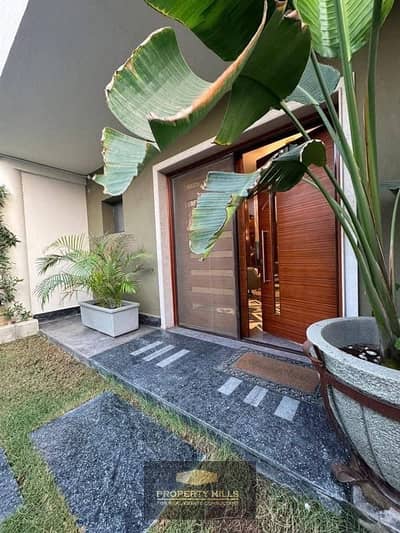 Receive Immediately After Inspection a Villa with a Panoramic View from the Top Hill in Sheikh Zayed in Front of Al-Rabwa