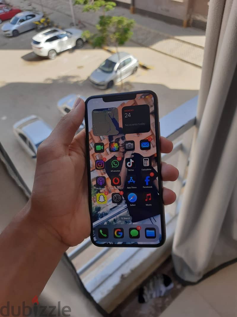 Apple - iPhone XS Max 1