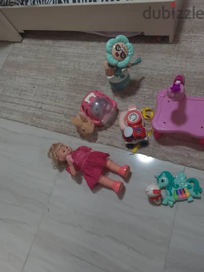 اي واحدة ب ٢٠٠ جنية
