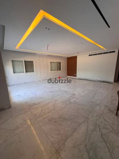 فيلا ايجار قانون في مــدينتي بالمطبخ والتكييفات اول سكن مقابل المسجد والخدمات