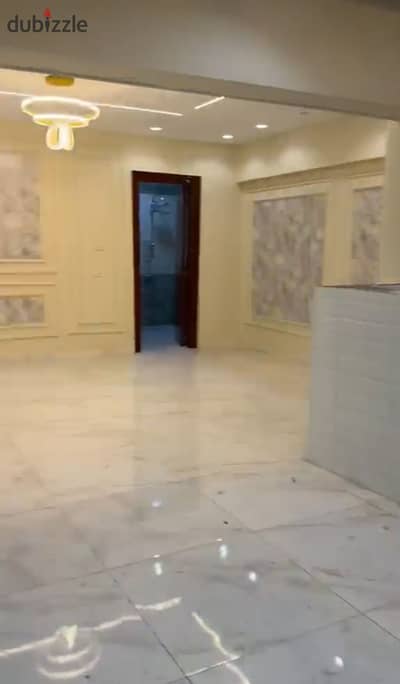شقة مميزة 200 متر للبيع في شارع النيل الأبيض بالمهندسين مع حديقة