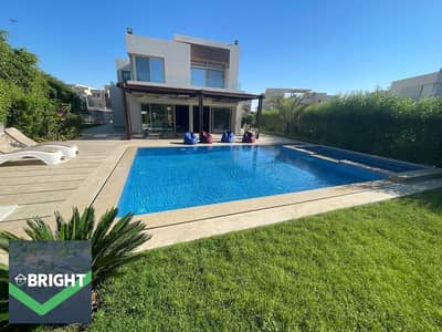 جاردن فيلا 330م  مع برايفت بول و جاكوزي - 4 غرف ماستر - فيو مباشر ع pool - بفرش فاخر - استلام فورا - وبأقل اوفر ممكن في هاسيندا باي - hacienda bay