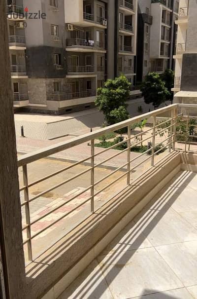 للبيع شقه في كومبوند دار مصر الاندلس القاهره الجديده مباشره علي التسعين الجنوبي وامام كومبوند الهايد بارك زون 1 بحري صريح بجوار مسجد الواحد الاحد