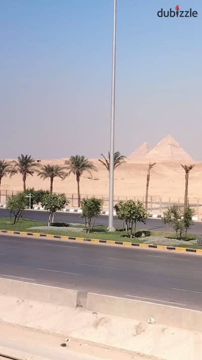 165 m apartment with a view of the Pyramids
