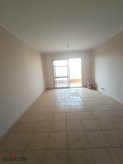 Apartment for rent in Madinaty B6, prime location Near services and traffic.