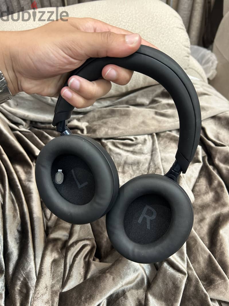 Anker Soundcore Space One 9