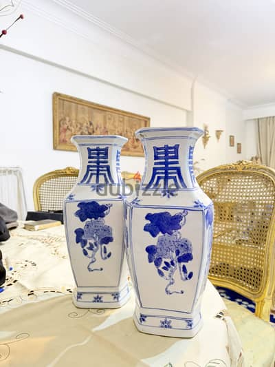 Blue print vases(زهريات بلو برنت)