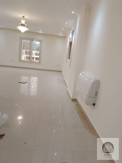 شقة للايجار في البنفسج عمارات دور ثاني 250متر 3 غرف و 3 حمام تشطيب سوبر لوكس بالمطبخ والتكييفات