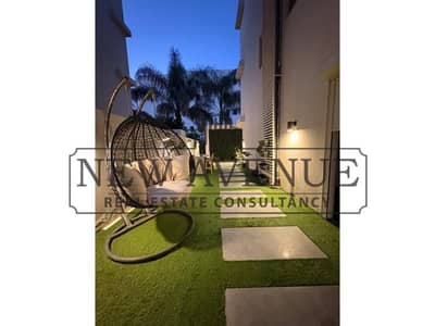 شقة فاخرة بالدور الأرضي للإيجار في Lake View Residence | 125 متر | حديقة 90 متر | غرفتين نوم | مفروشة بالكامل