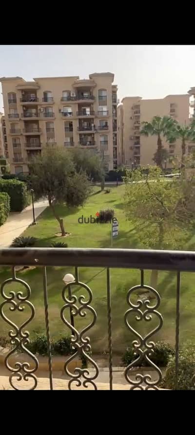 Available apartment for rent under the new law in Al-Rehab 2, Phase 8, area 180 sqm, second floor, finishing by the company in first housing condition, 3 bedrooms, 3 bathrooms, garden view, price: 30,000 final.