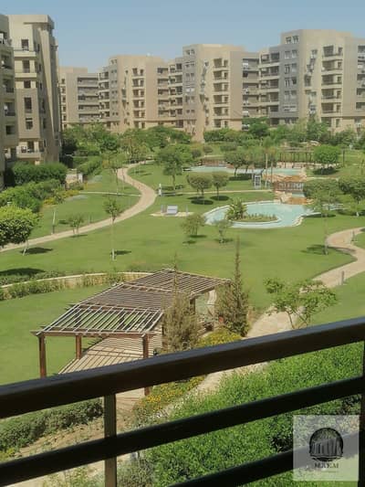 شقة للايجار في كمبوند ذا سكوير صبور دور ثالث 185متر 3 غرف و 2 حمام تشطيب مودرن بالتكييفات بسعر مميز