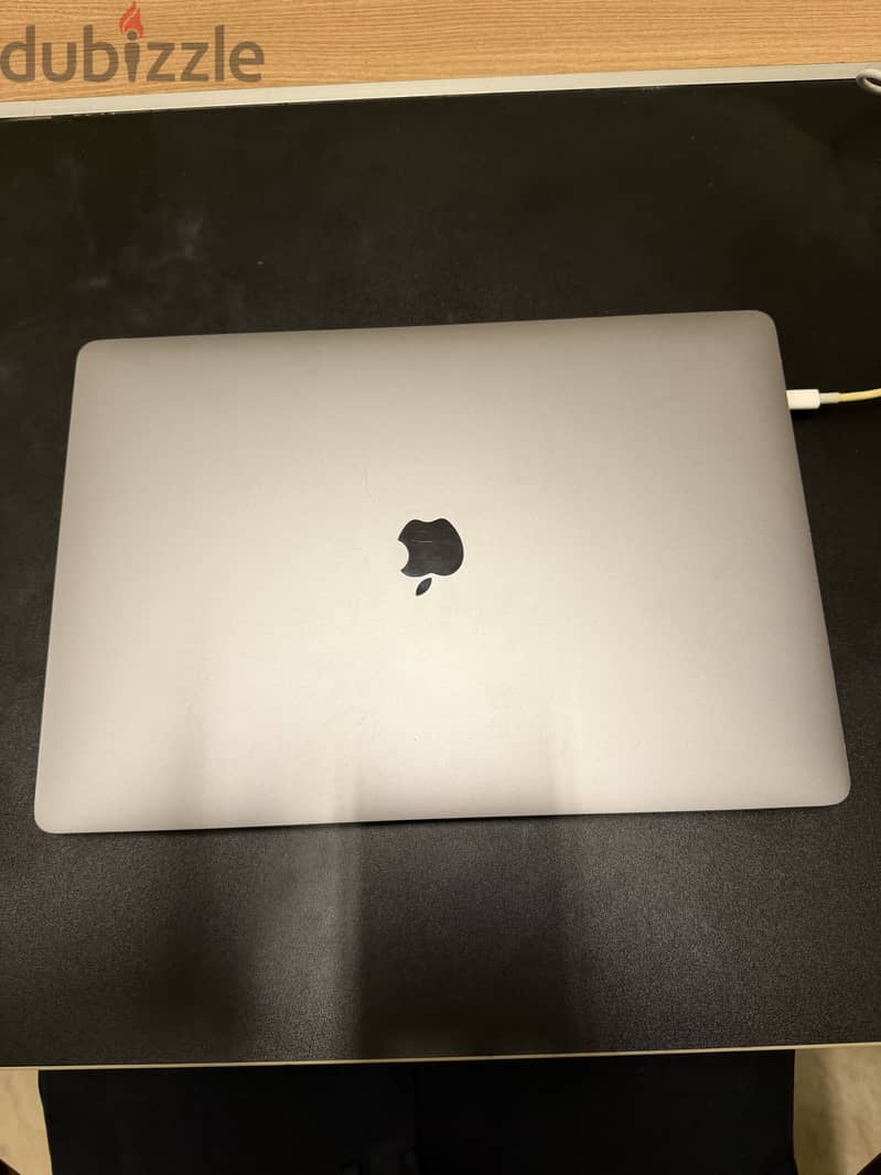 MacBook Pro Core i7 16 inches 4