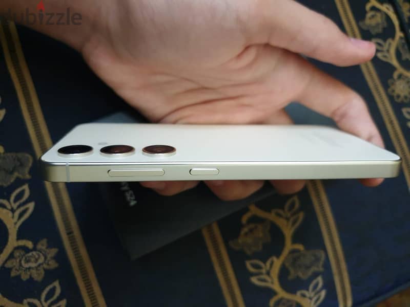 Samsung S24 3